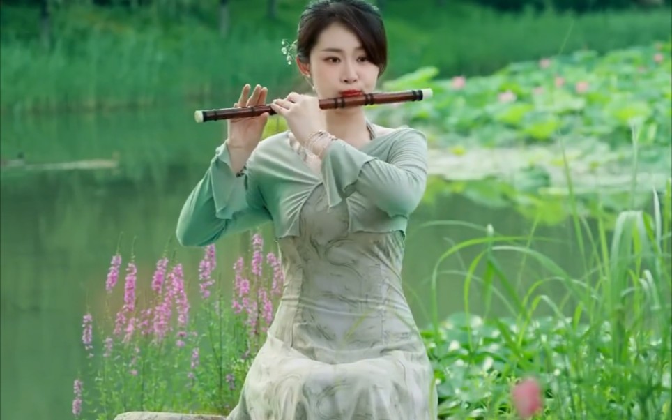 江南女子吹笛子图片图片
