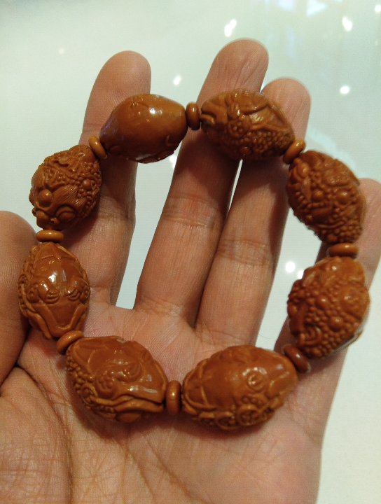 手工自雕刻橄榄核金蟾八宝手串
