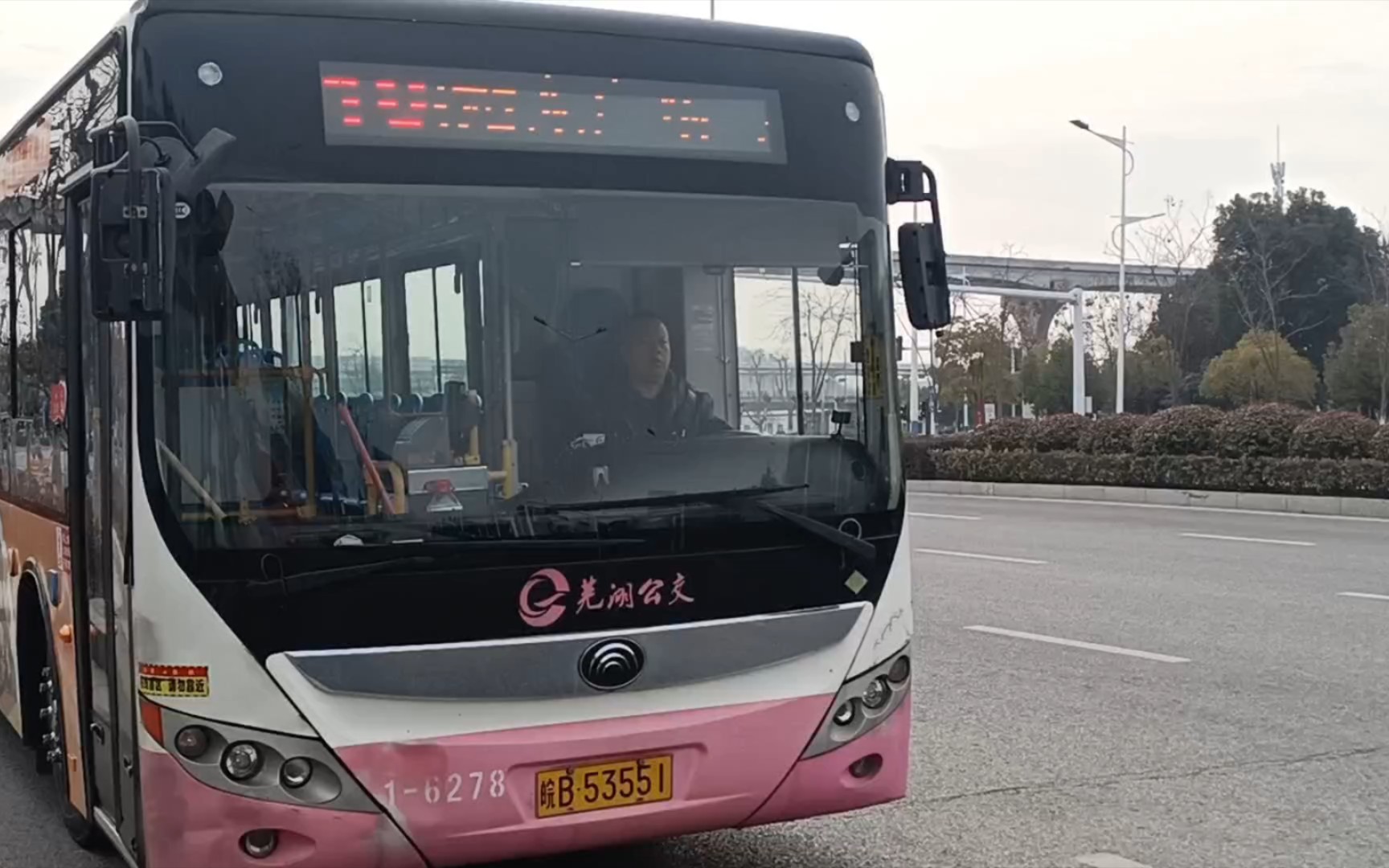 芜湖公交10路(芜湖南站西→芜湖站东广场}区间前方展望