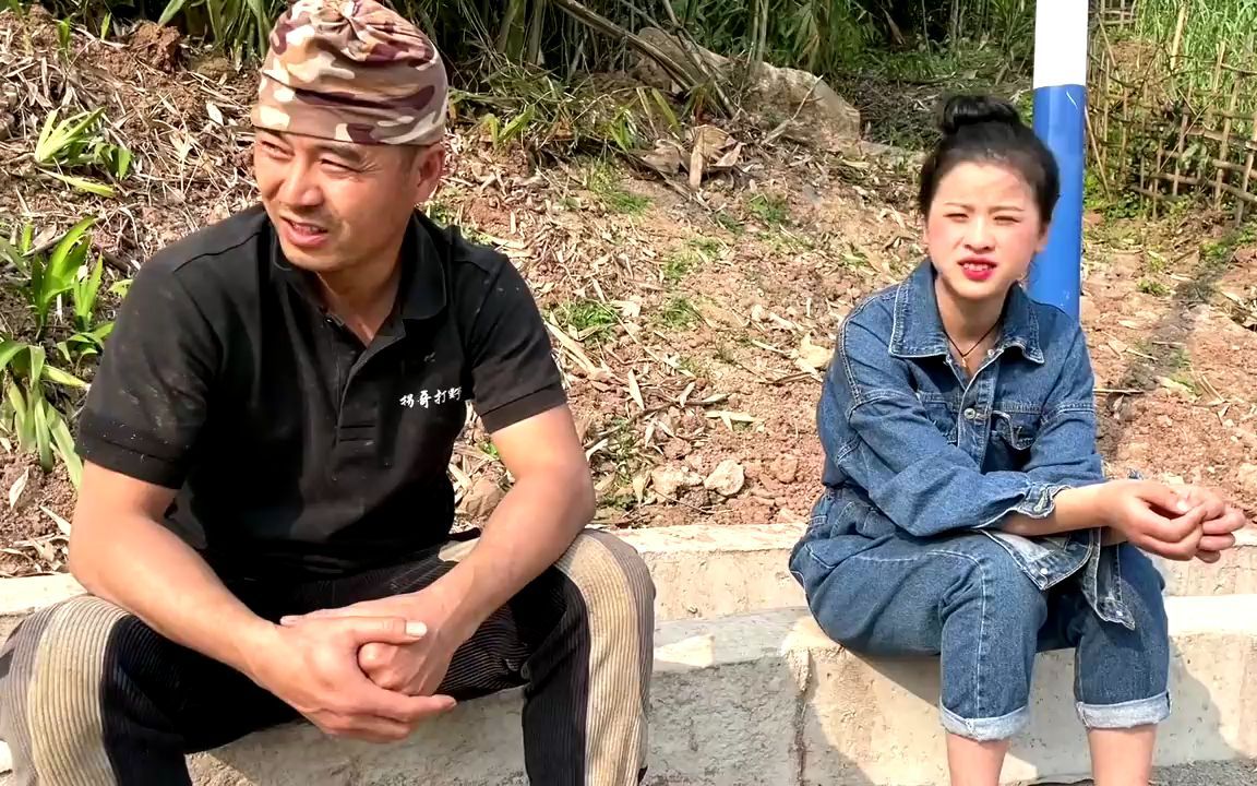 拐哥出门抓鳝,路途中发生车辆碰撞,受损特别严重