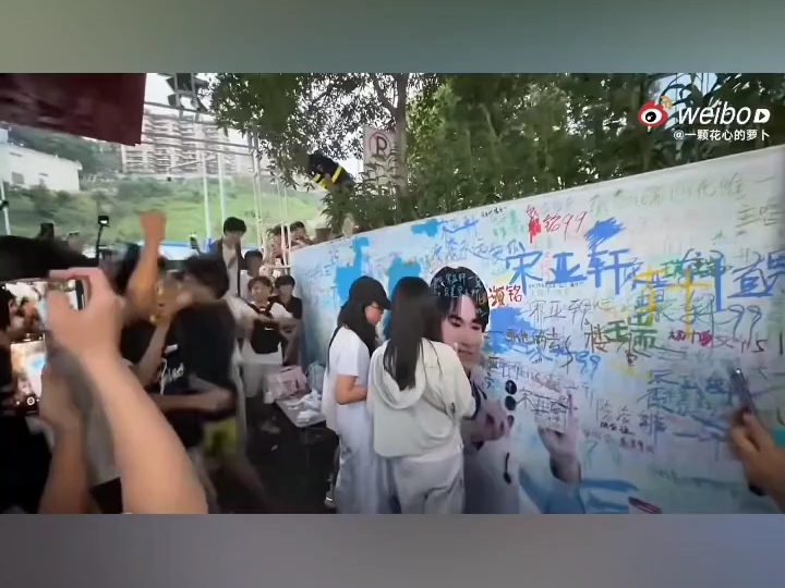 峰峻妹进来