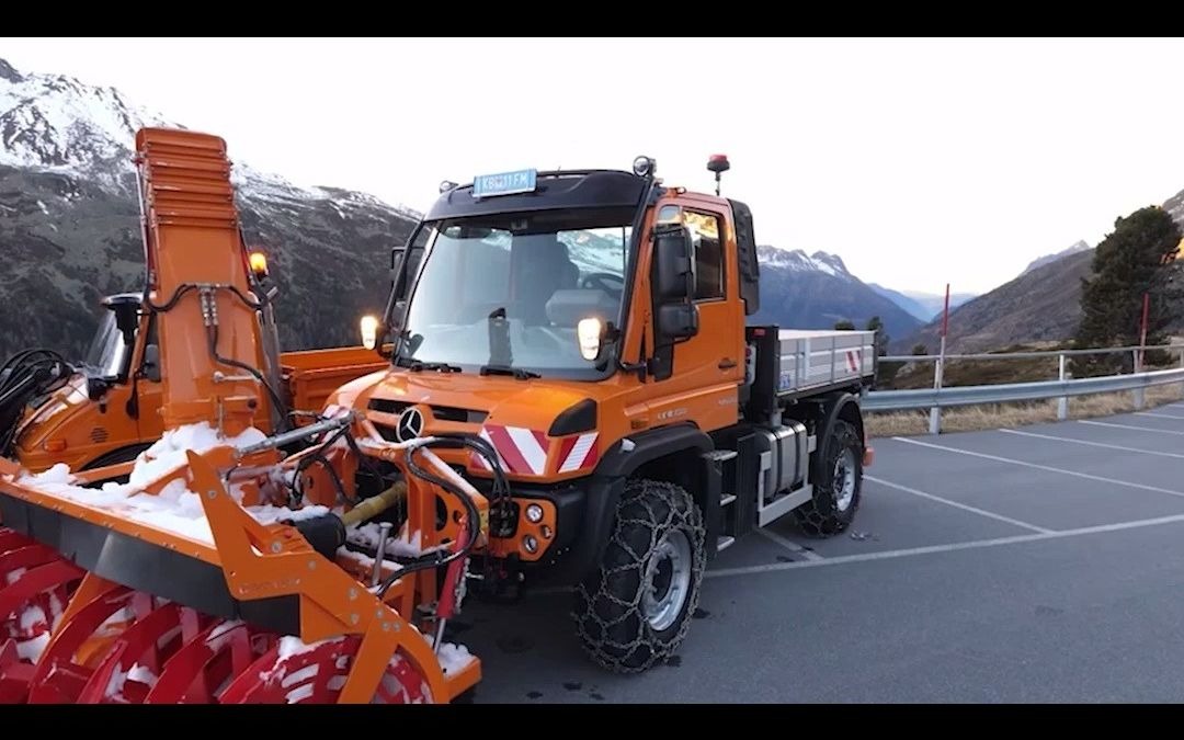 乌尼莫克u400化身除雪车