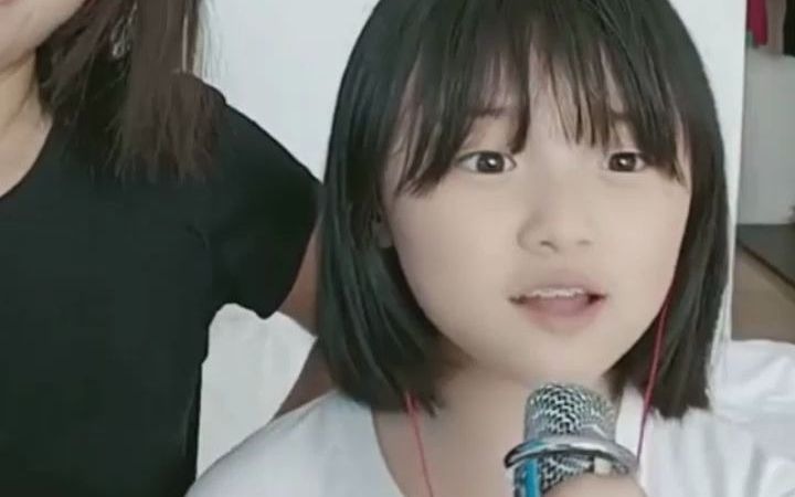 突然发现有个视频漏发了一年前韩甜甜最初练唱stayhereforever的视频