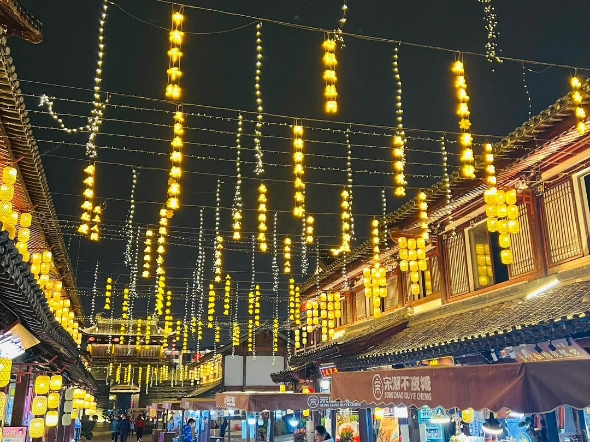 网红拍照打卡商业街美食街步行街灯光美陈亮化古诗词发光字灯光天幕