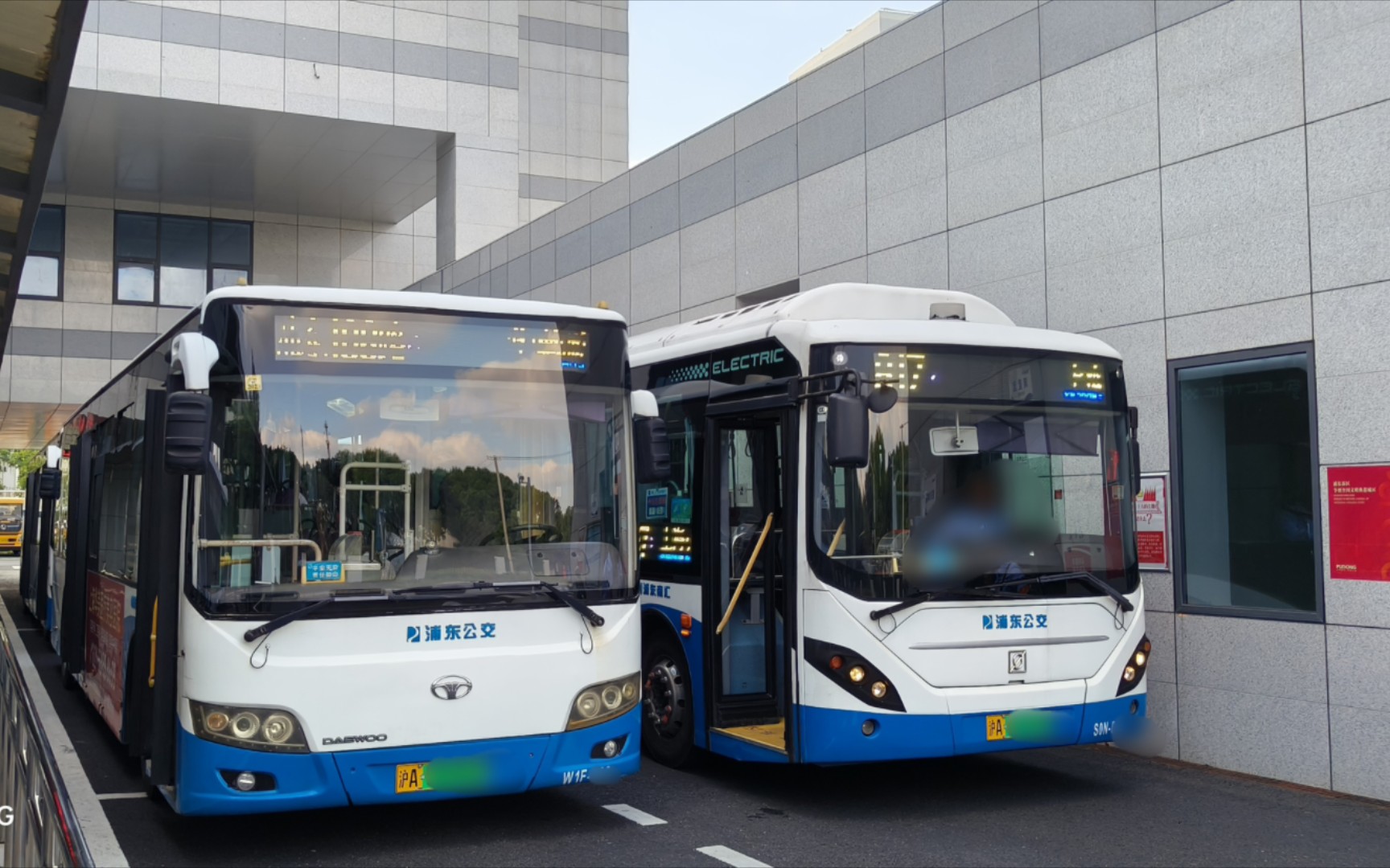 【浦東大道飆車賽】817路 swb6108bev04 羅山路公交樞紐→上海火車站