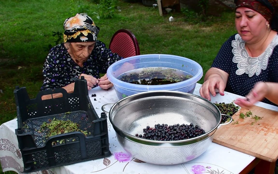 [图]與玫瑰奶奶一起清洗黑醋栗和製作醋栗果醬和餡餅