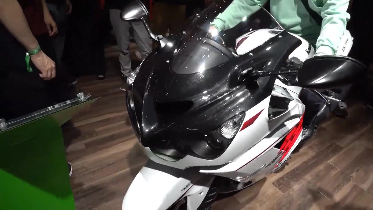 [图]号称“猎隼者”的川崎六眼魔神，车展实拍2020 川崎 NINJA ZX-14R