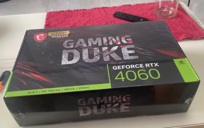 微星RTX 4060 DUKE 3X龙爵显卡碳纤维纹饰加身开箱看看怎么个事!哔哩哔哩bilibili