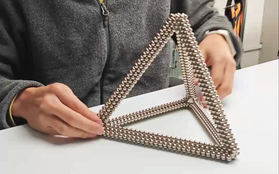 一镜到底用巴克球拼一个框架 一般的巴克球不一定能搭