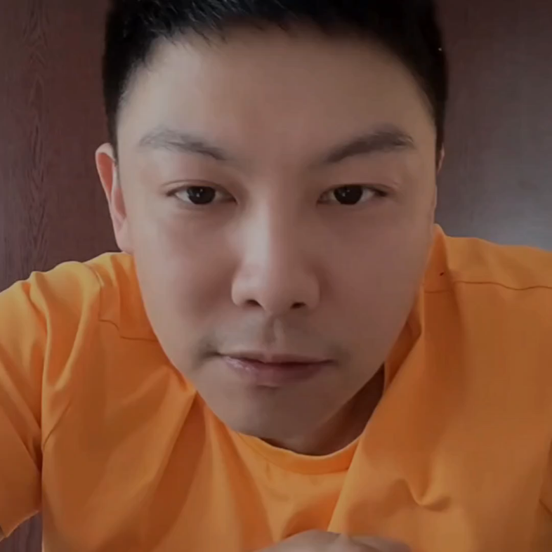 陈玘:奥冠怎么了,以前奥冠少,现在哪哪都奥冠[滑稽]你怎么胆子这么大