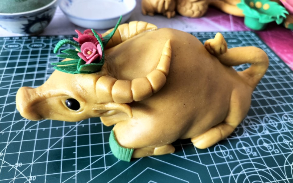 非遗面灯传承人生肖牛制作过程