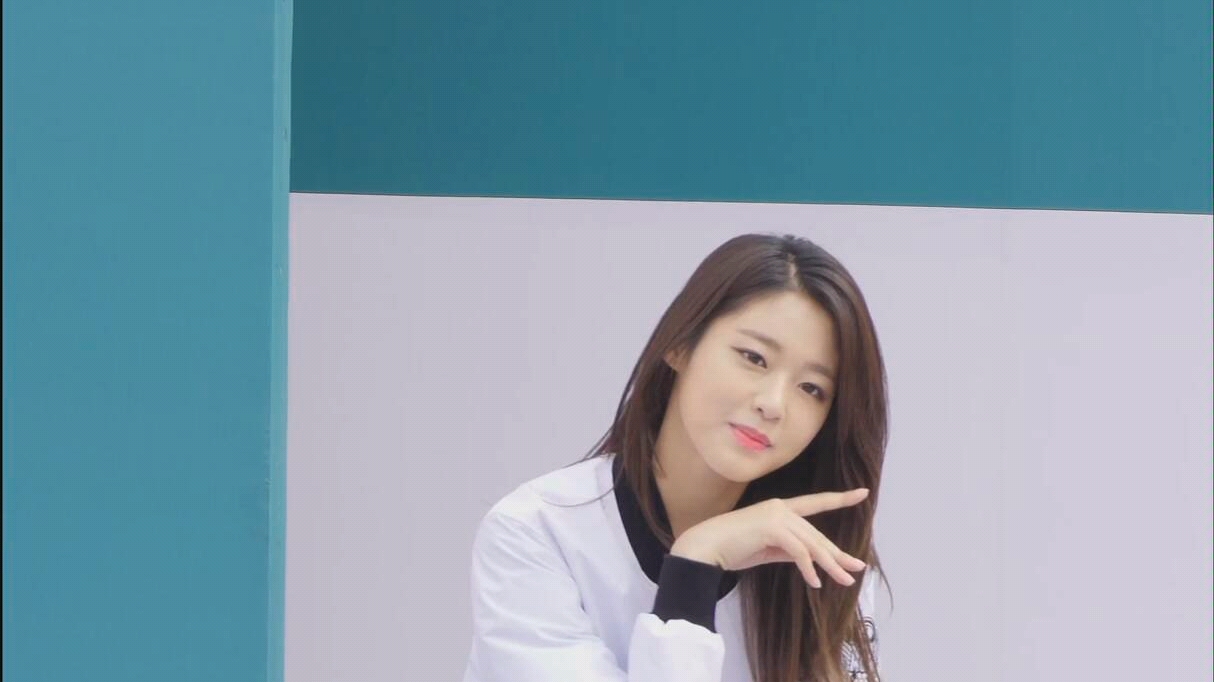 aoa 白色打歌服 猫步轻俏(雪炫)_哔哩哔哩 (゜-゜)つロ 干杯~-bili