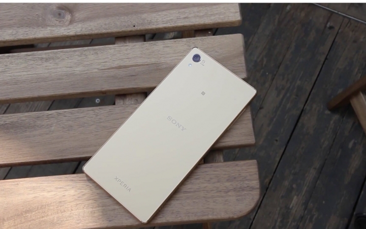 [youtube]sony xperia z5 premium first look!