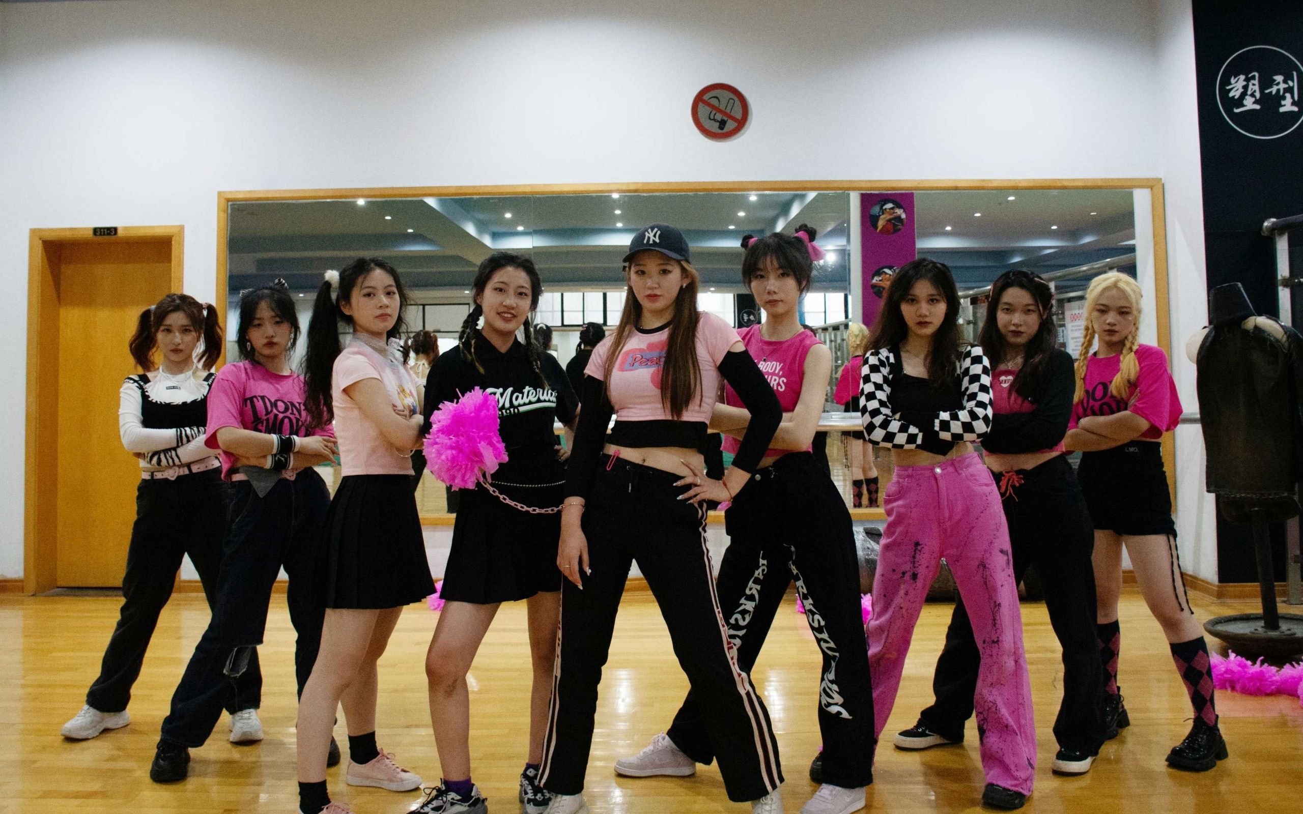 浙江工商大学体育舞蹈商大杯管工学院rh舞队runtheworld