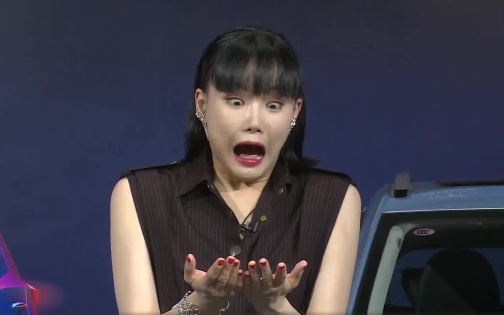 黄龄直播丨行走的表情包出现了 忍不住疯狂截图