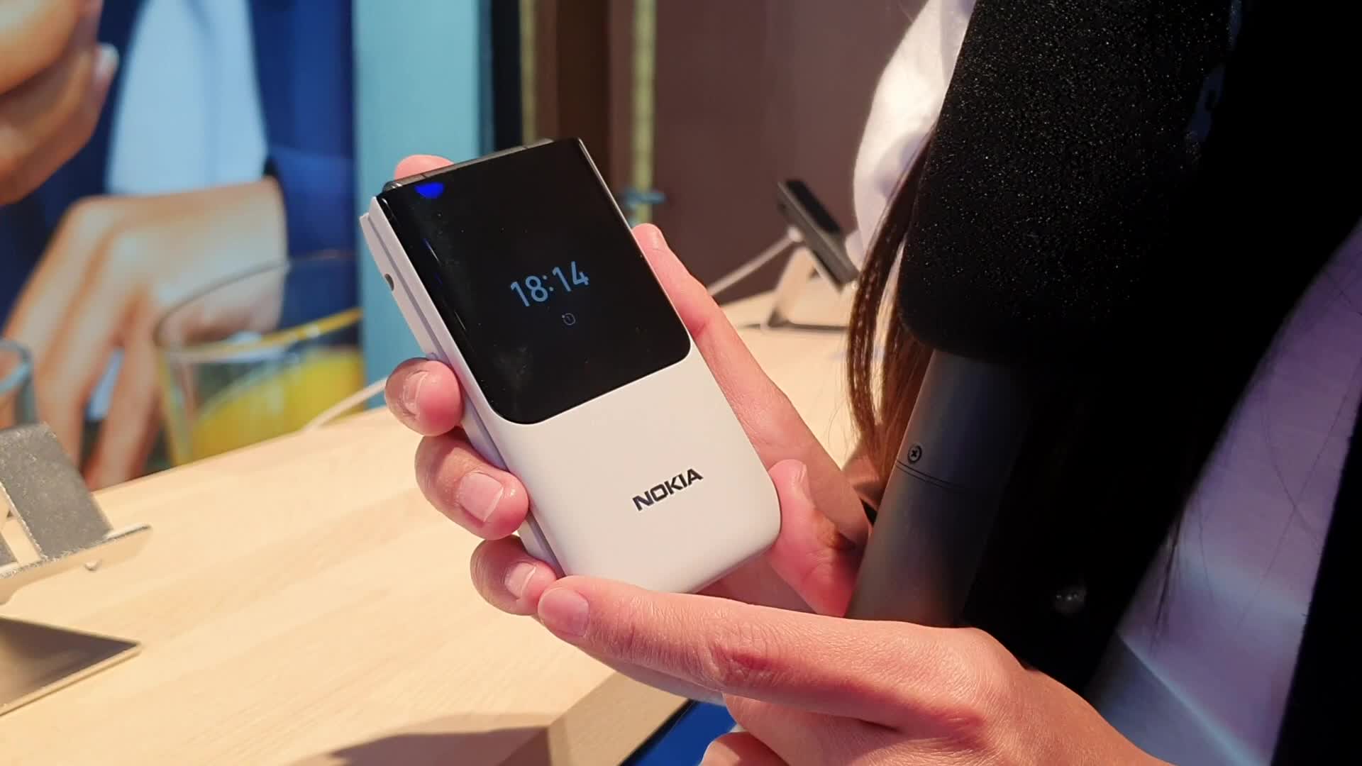 IFA2019 Nokia 2720 Flip 手机 诺基亚2720翻盖手机 黑色白色介绍 评测开箱哔哩哔哩bilibili