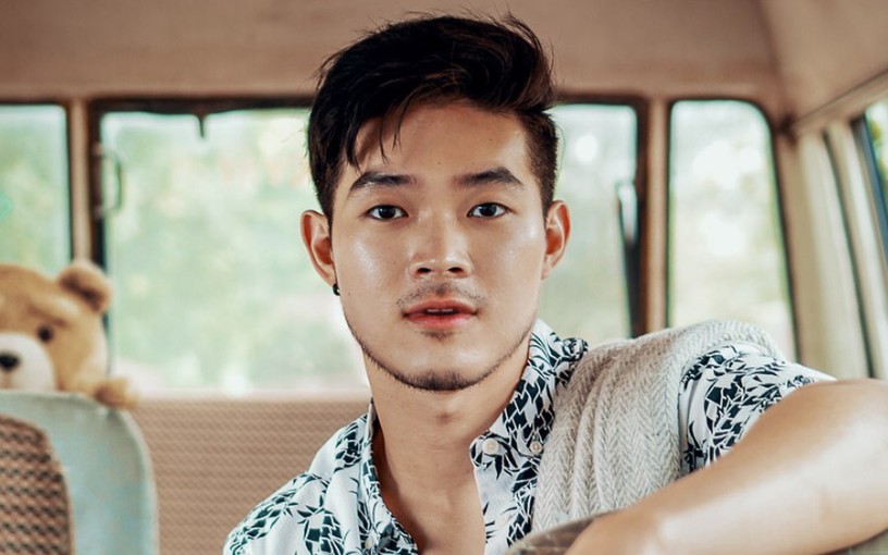 阳光胡渣肌肉帅哥leezhelong,职业是视觉设计师,爱好户外活动尤其爬山