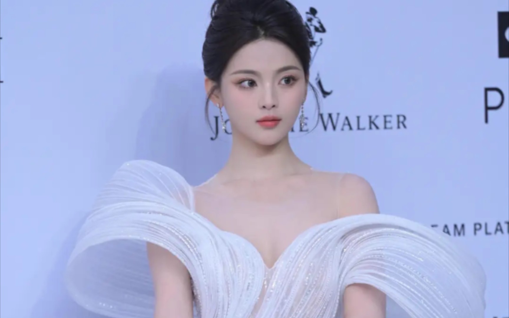 杨超越～性感惊艳深v!