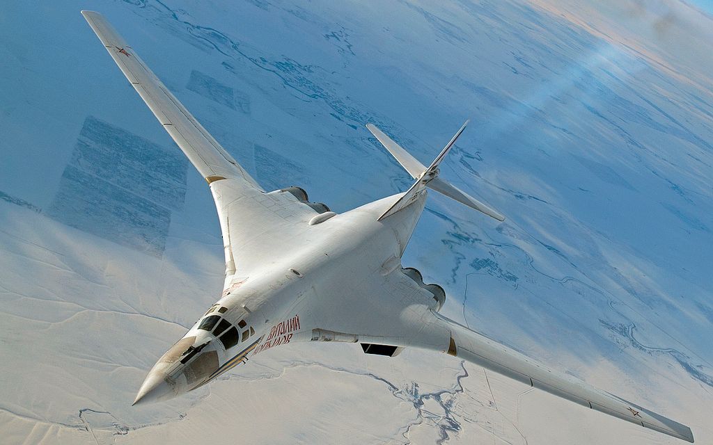 tu-160"海盗旗"超音速战略轰炸机