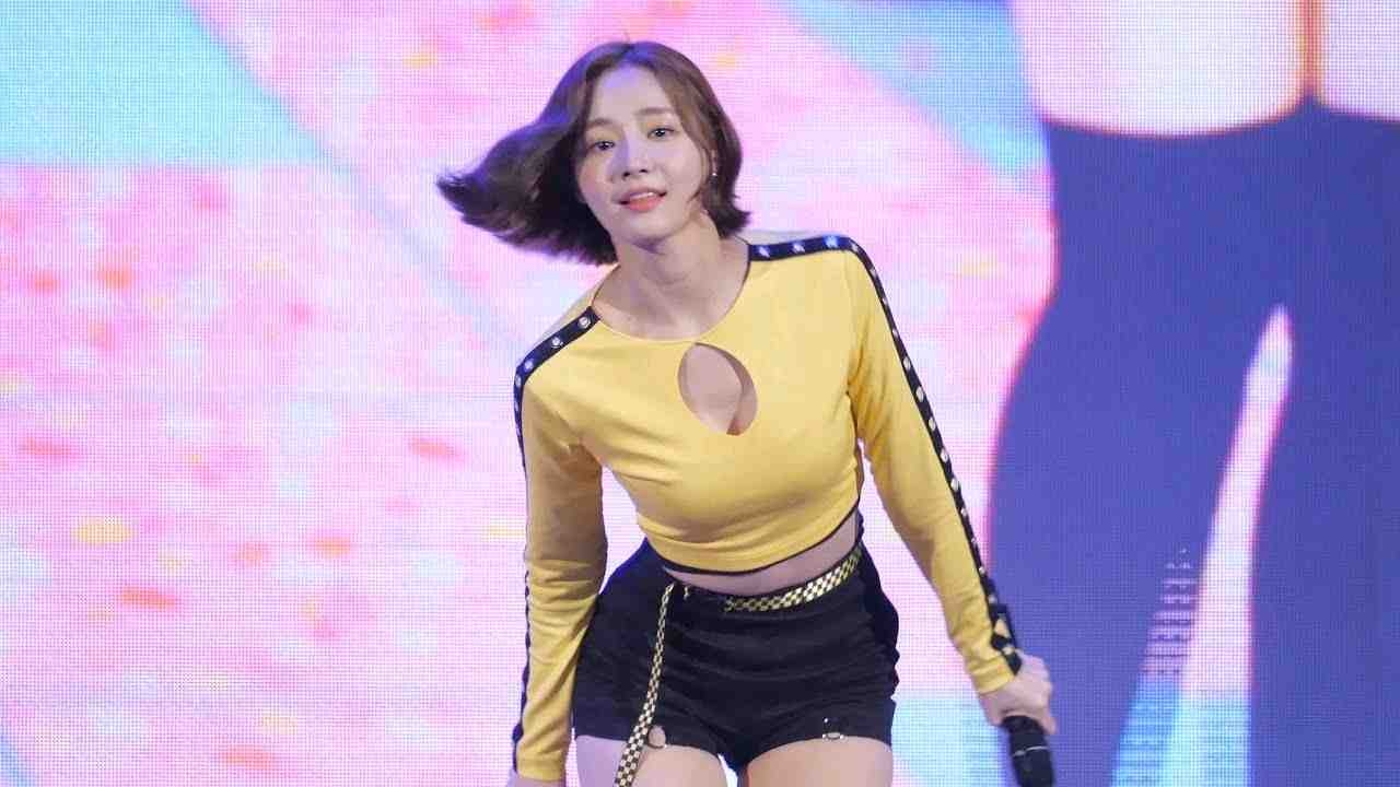 妍雨[190323] momoland (yeonwoo) - i_m so hot