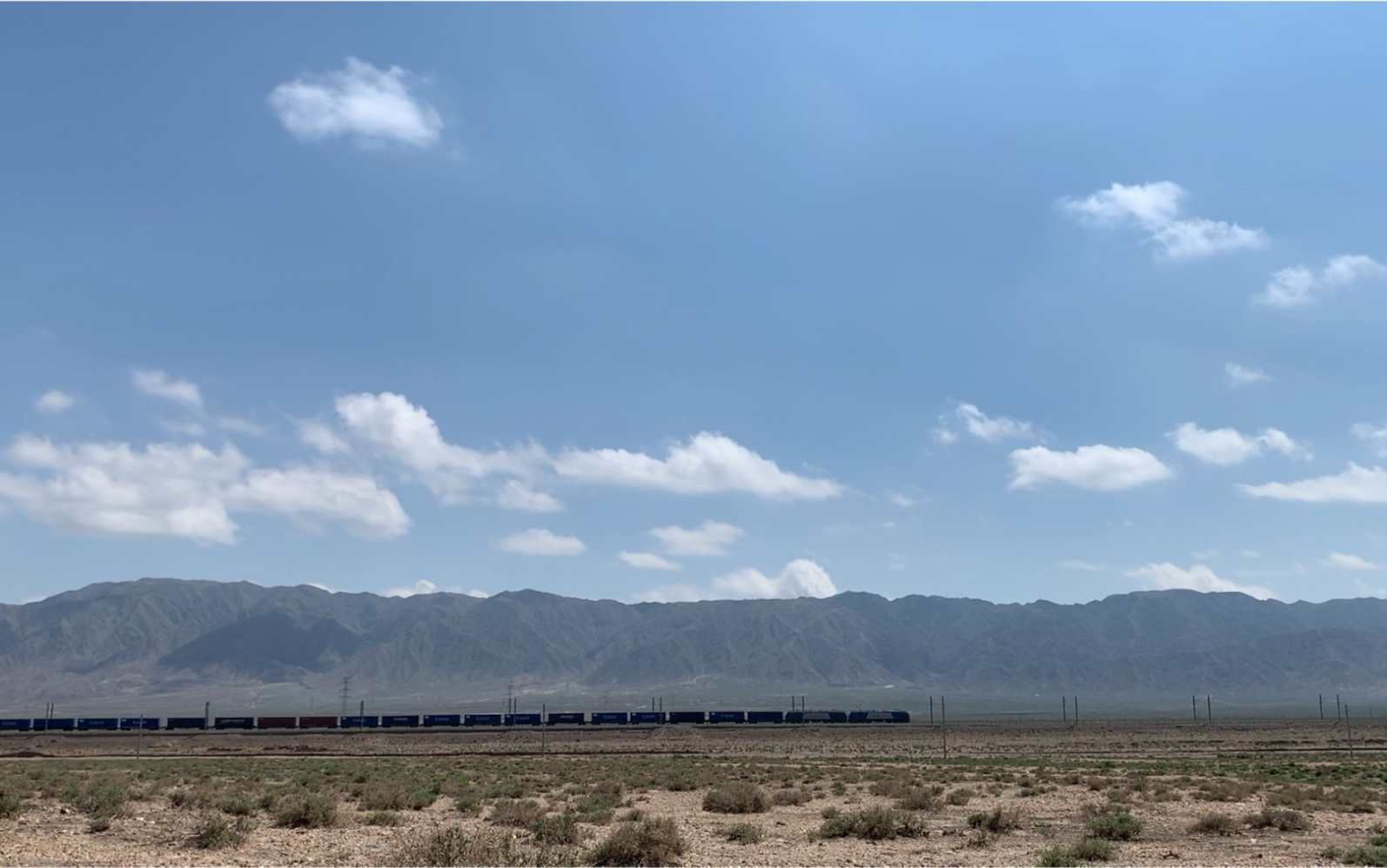 兰新铁路就是新时代的钢铁丝路.