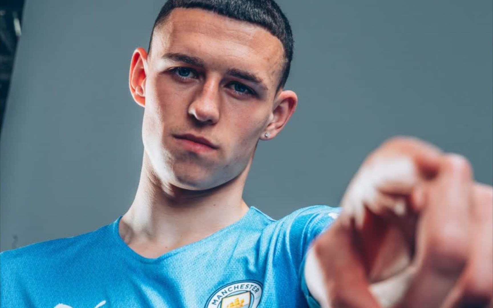 看看菲尔·福登为圣诞节准备了什么礼物!