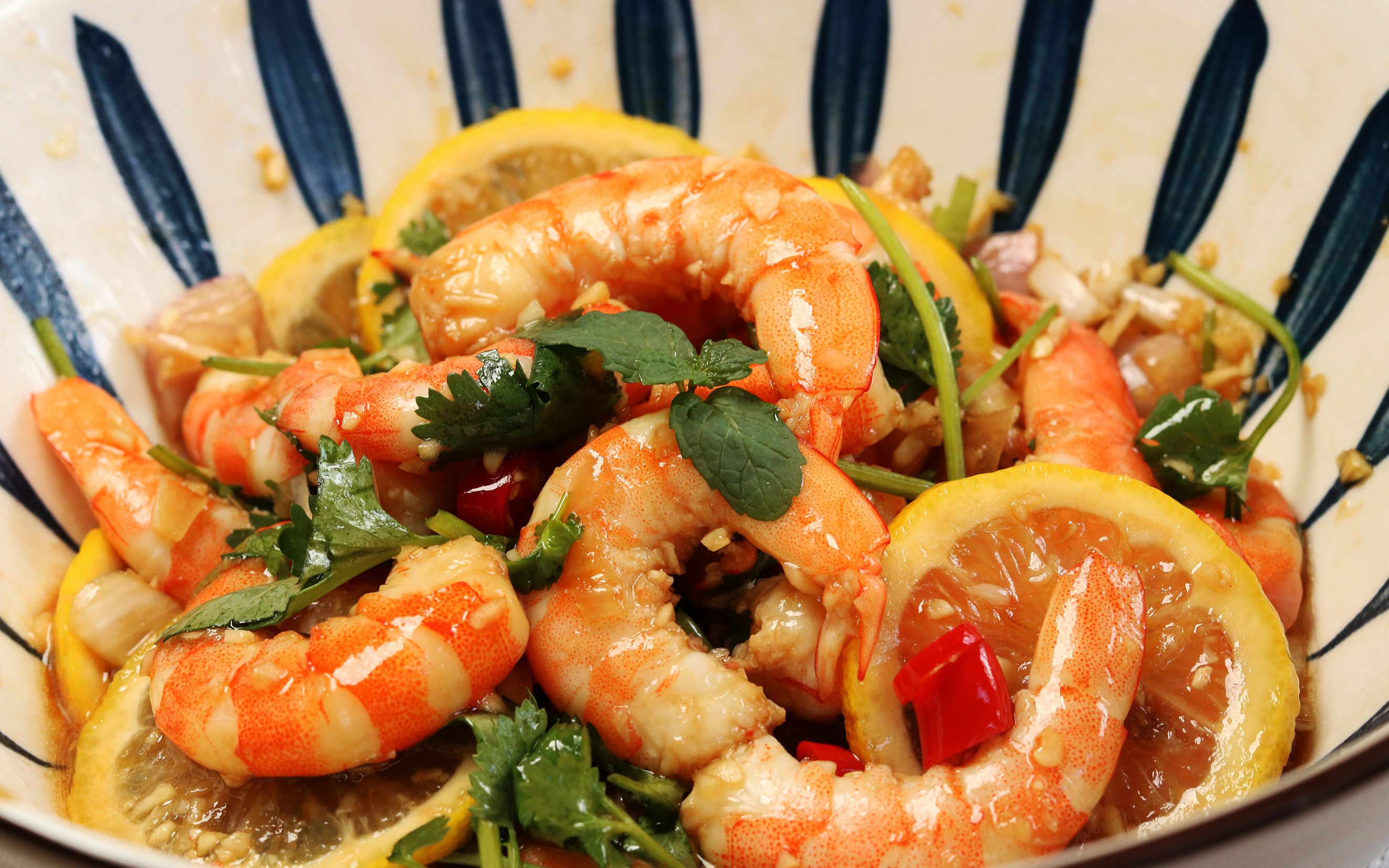 酸辣柠檬虾做法:酸辣过瘾,爽口开胃,这个夏天你一定要试试