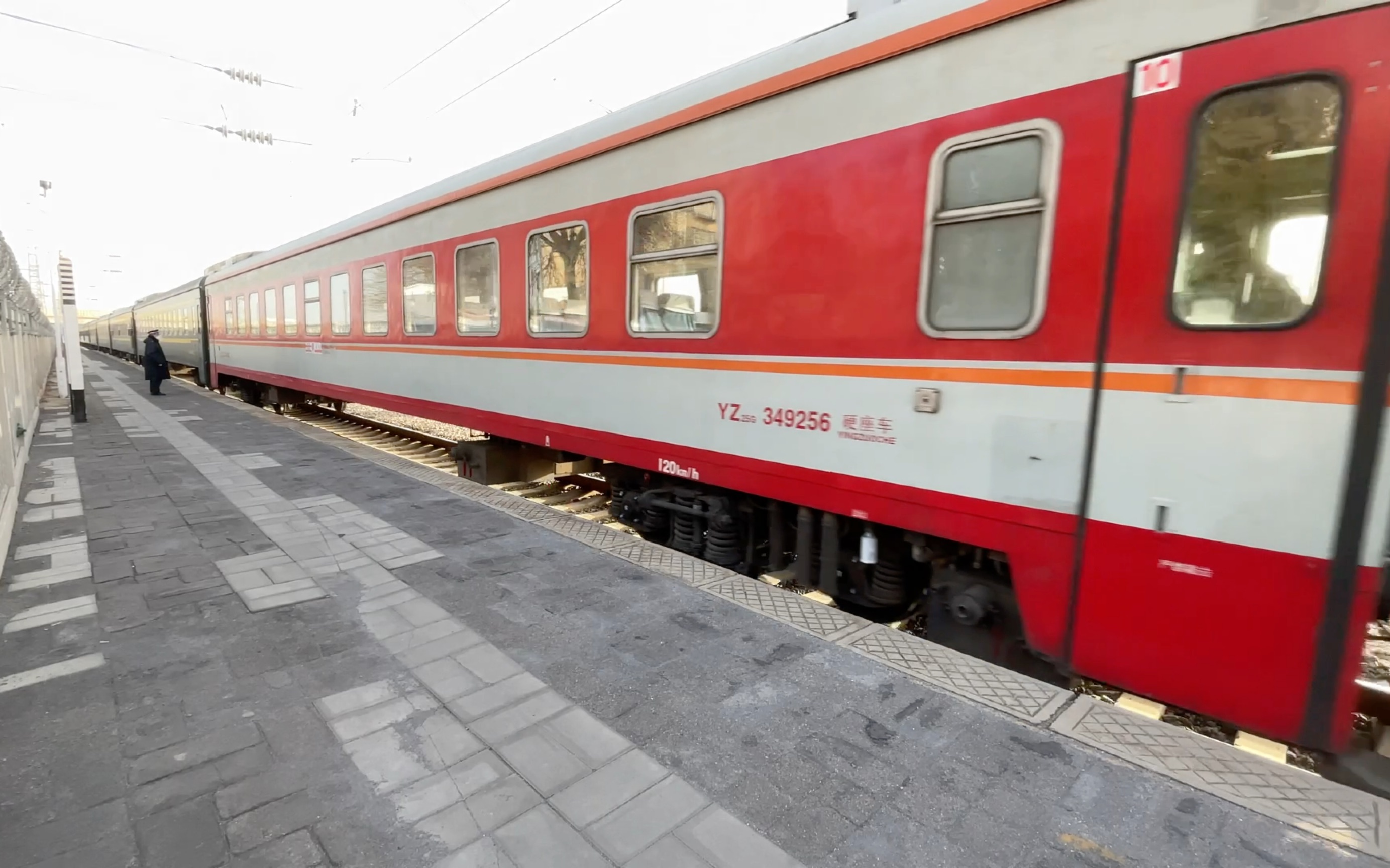 k7711次出怀柔站(挂两节原色25g)