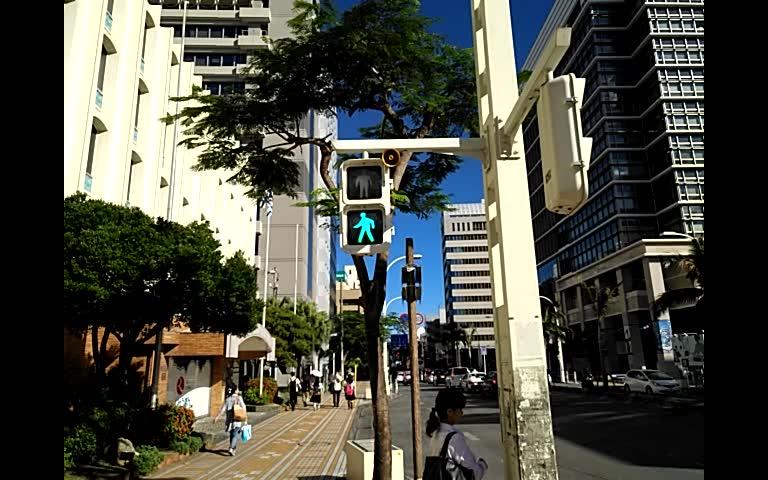 日本冲绳街头的红绿灯