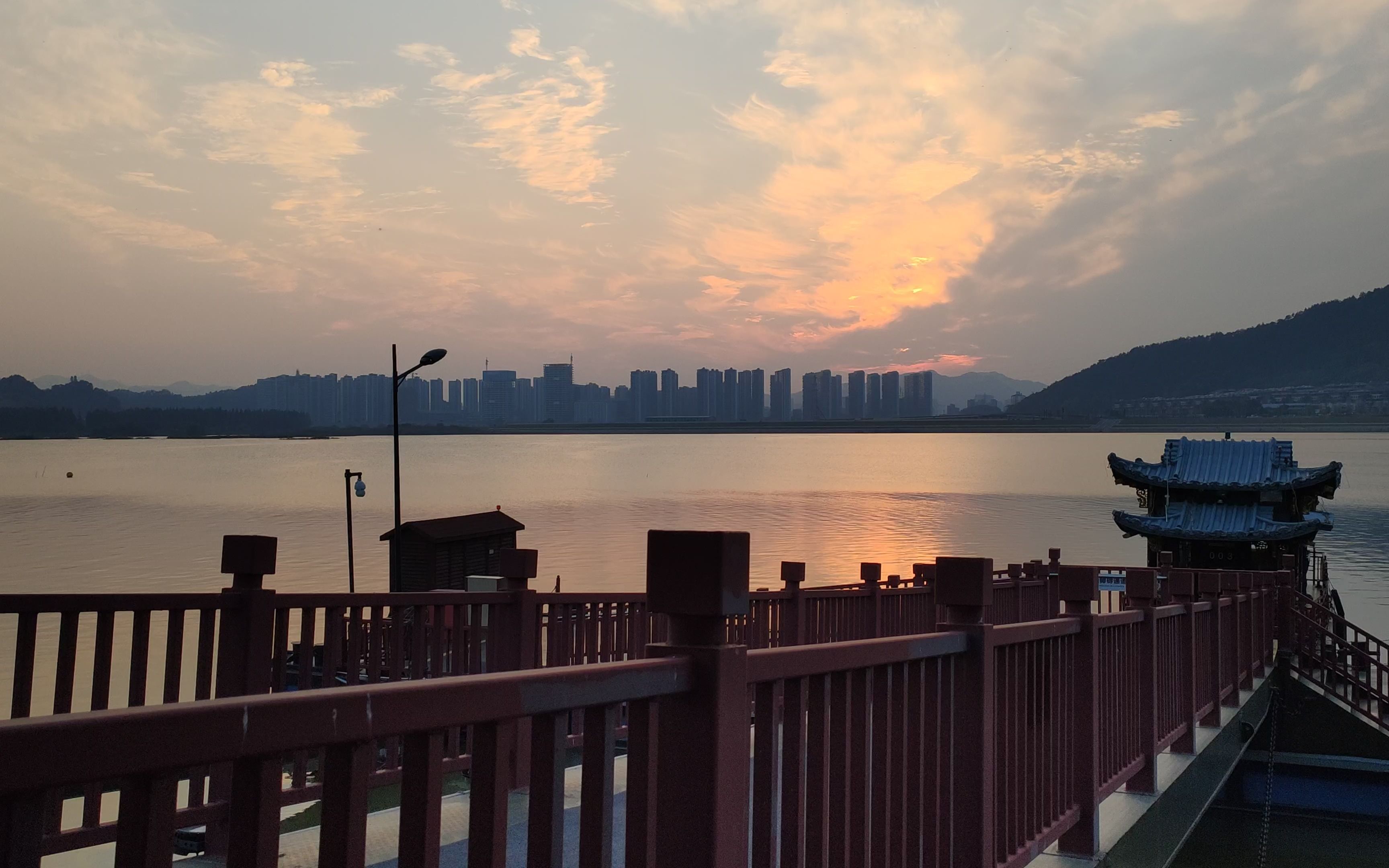 杭州银城青山湖畔图片