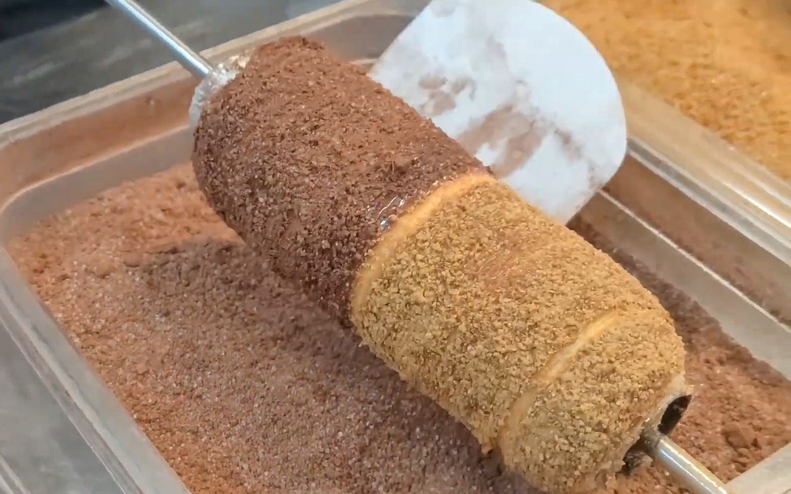 东欧百年经典小吃,捷克烟囱卷丨台湾街头美食