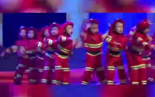 [图]幼儿园毕业舞蹈《消防员叔叔》少儿舞蹈 幼儿舞蹈 舞台表演 毕业舞蹈 幼儿园六一舞蹈 元旦舞蹈 舞蹈完整版 舞蹈分享 少儿舞蹈 致敬消防员 舞蹈