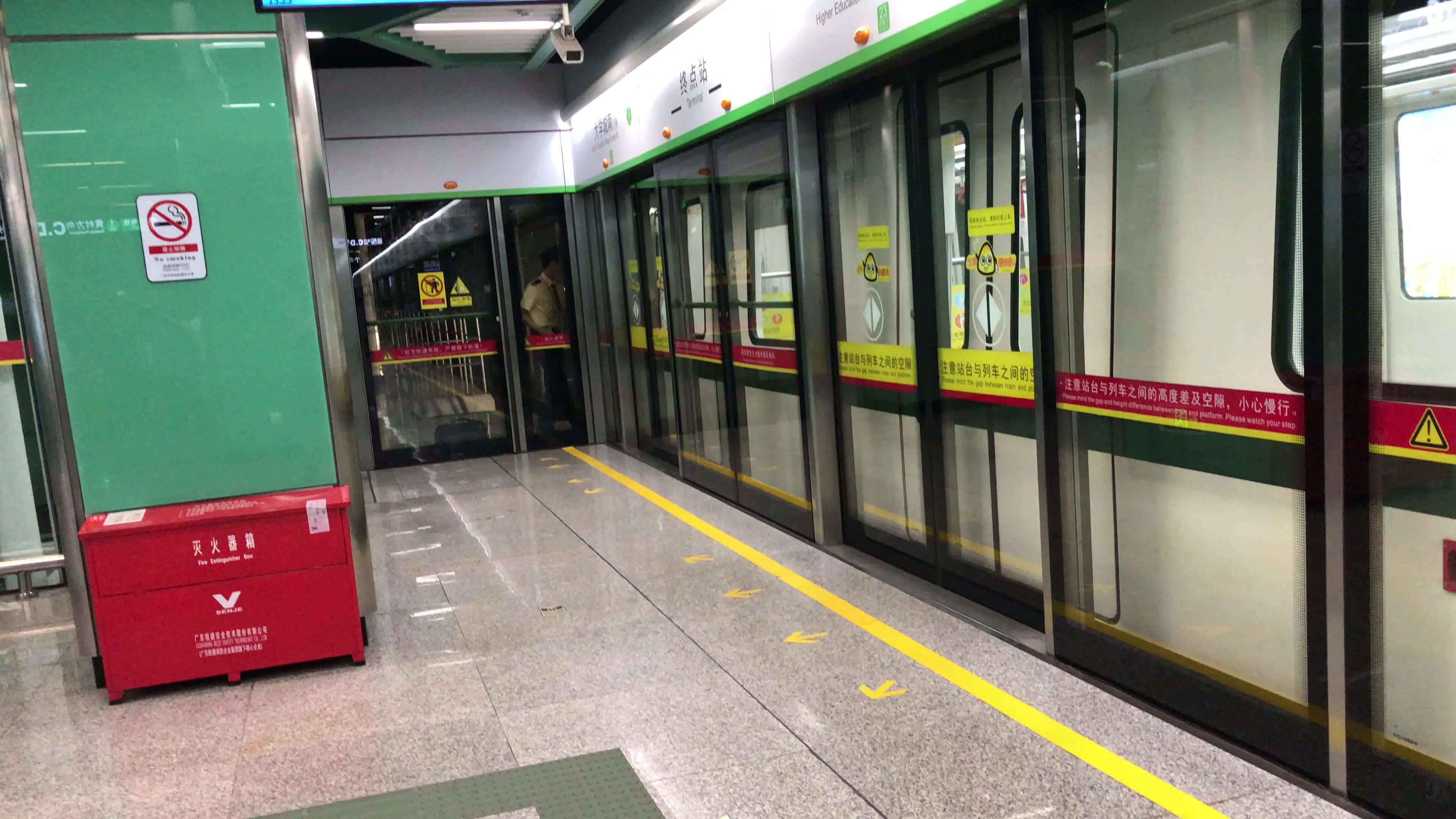 广州地铁7号线021022号车进大学城南折返线