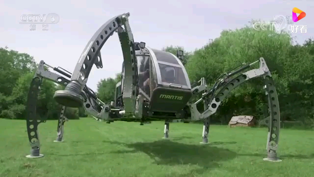 老外发明六足机甲