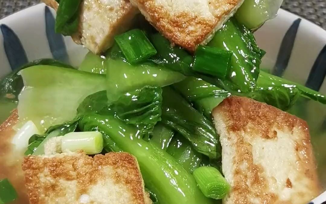 冬天的青菜煎豆腐总是给人不一样的感觉