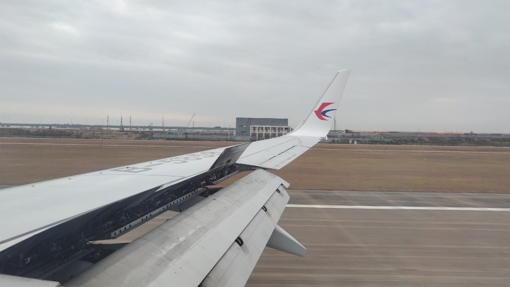 【出行随拍】中国东方航空mu6997落地深圳宝安国际机场