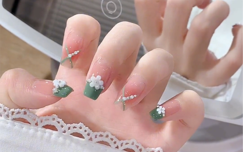 清爽夏日 温柔显白绿色小花花美甲#超好看的美甲#仙女必备#美甲款式