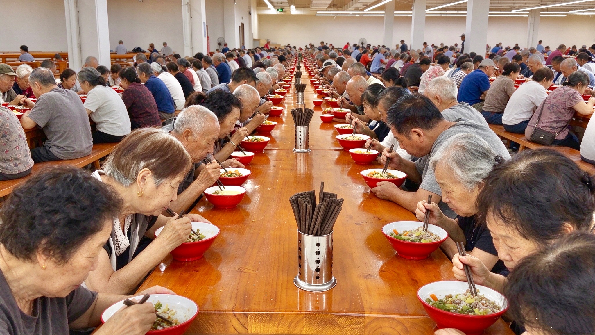 在郑州这个餐厅，免费吃饭不是施舍，只为传递一份善意