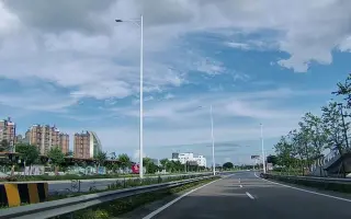 蓝天白云风景在路上汽车旅拍骁途运动相机车载行车记录仪视频效果