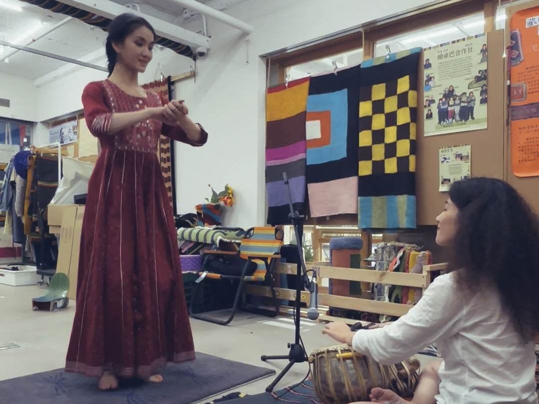 【印度舞 塔布拉鼓】排练中