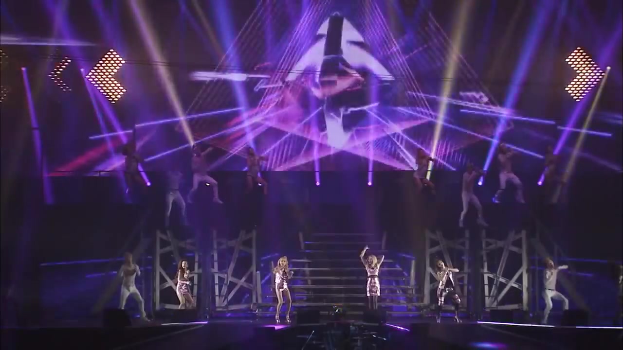 [图]"重复循环的2NE1现场"2NE1 - Stay Together Live Performance [New Evolution]