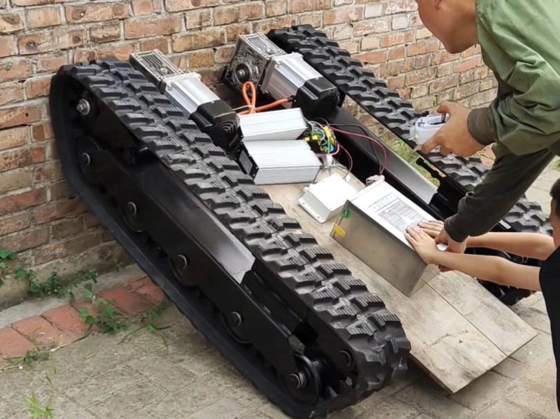 焊接机器人行走底盘,电动遥控履带车底盘