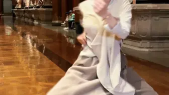 力从地起，劲由掌出！