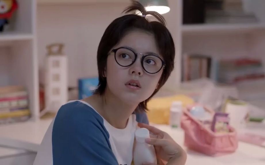 少年派妙妙在知道三一被少年班录取的消息后突然一副若有所思的样子