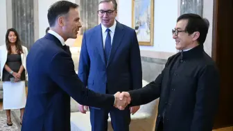 成龙现身塞尔维亚，引起轰动，总统接见，排面十足，授世博会大使