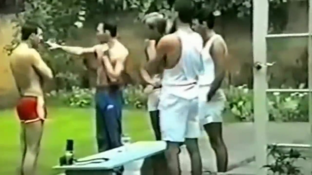 [图]【Queen fan 必看系列】水星超罕见视频记录 Rare Footage Of Freddie Mercury's Private Life（part1）