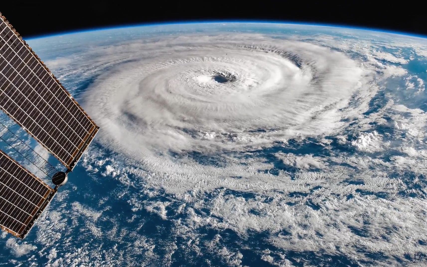 从太空看地球台风气旋_哔哩哔哩_bilibili