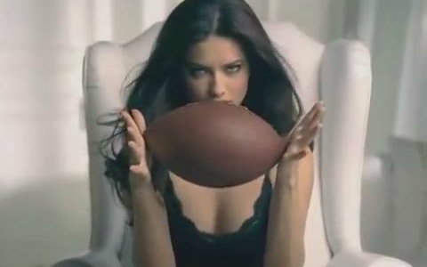 [图]【Adriana Lima】Victoria's Secret 2008 Super Bowl Commercial