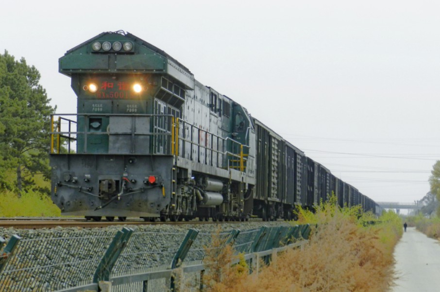 齐北线48602次货物列车,哈局齐段hxn5 0018倒开牵引
