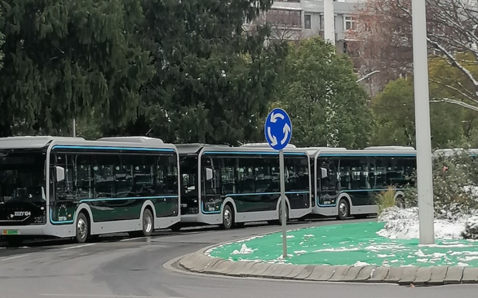 武汉公交22年东风太厉害了,百万豪车自带声浪,比18年燃气车叫的还带劲